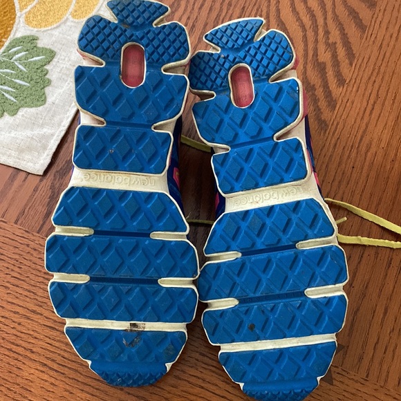 New Balance Shoes - Picture 2 of 4